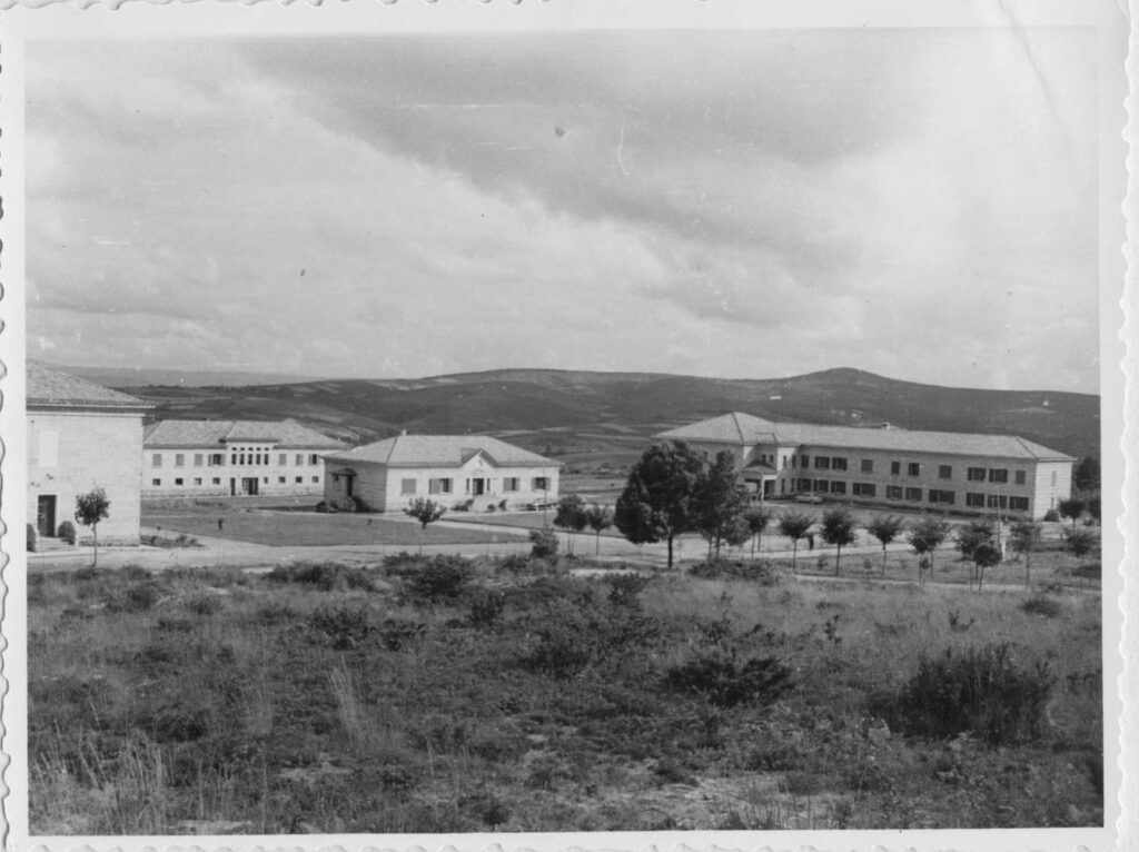 Vista do Sanatorio de Toén, ano 1961. Arquivo familia Pino (publicado no libro "Locura, Medicina, Sociedad: Ourense, 1875-1975", por David Simón (2005)). Imaxe: David Simón, vía o seu blog 'Diario de un Médico de Guardia'