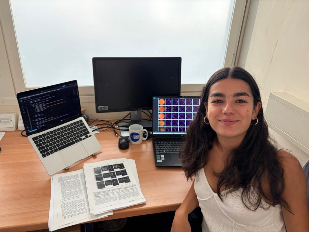 A estudante de enxeñaría biomédica Silvia Rodríguez foi unha das bolseiras do verán de 2026. Imaxe: Samuel Rial