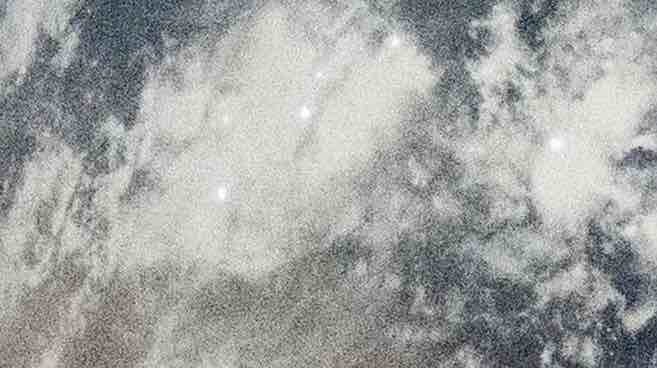 Recadro con escintileos de lóstregos sobre a conca do Congo, tomado da imaxe “Ola, mundo” da misión Artemis II. Foto: NASA