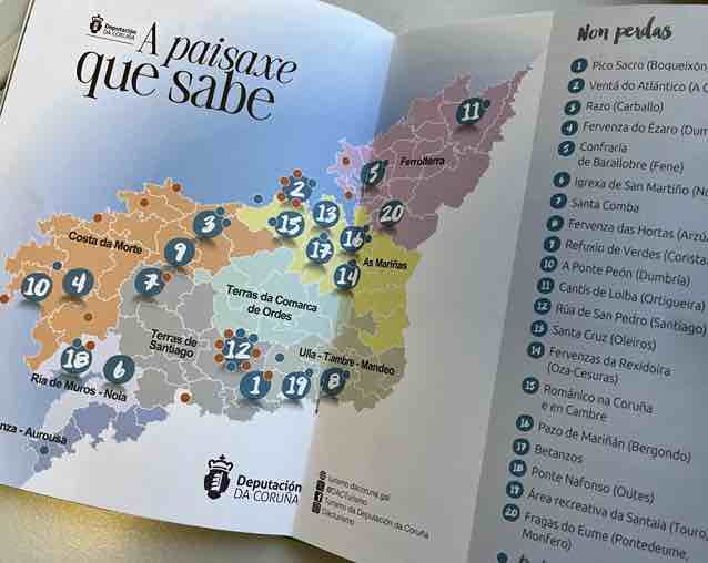 Mapa situado no interior das guías turísticas da Deputación da Coruña en colaboración con 20xvinte. Foto: Deputación da Coruña