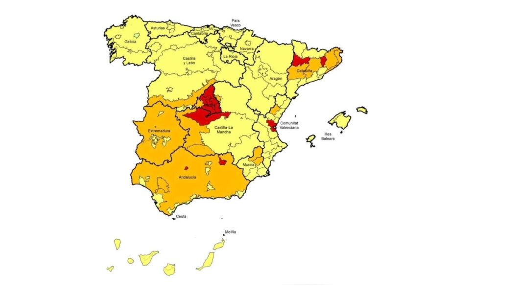 Media das estacións ubicadas en cada zona. En Galicia podemos contemplar, en amarelo, as que superan os límites da guía da OMS; en verde, aquelas que non superan as cifras. Imaxe extraída do informe “A contaminación por ozono en España durante 2026”.